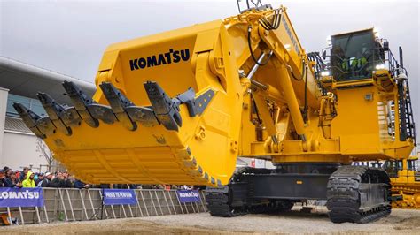 komatsu largest excavator